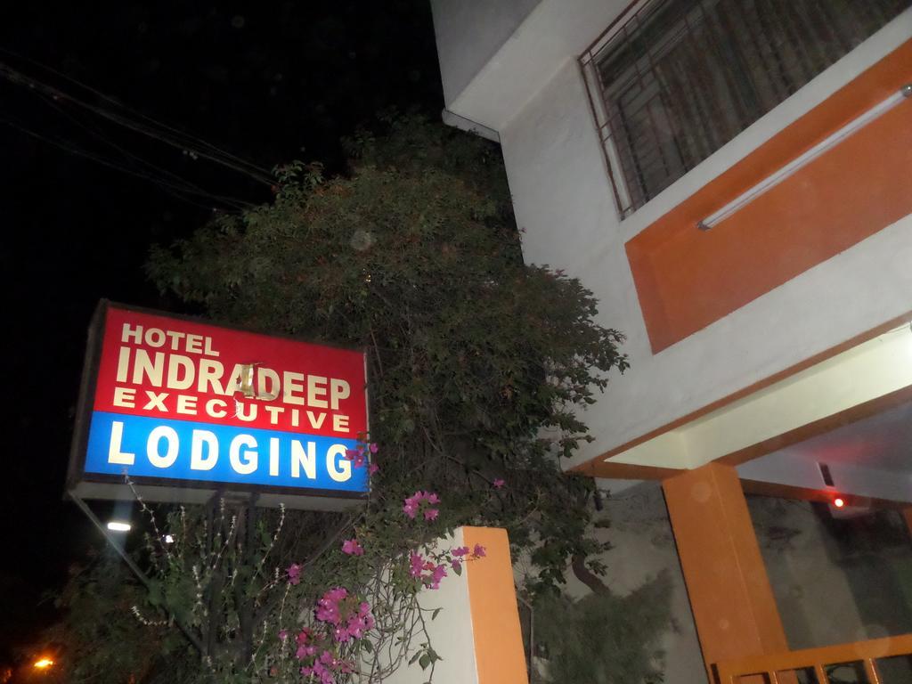 Indradeep Executive Hotel Aurangabad  Zewnętrze zdjęcie